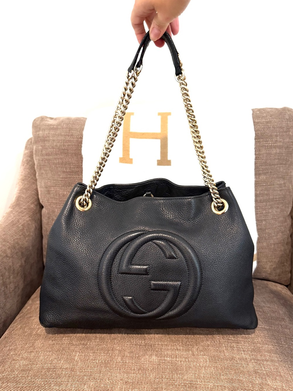 Authentic Gucci Soho shoulder bag black leather gold chain straps medium w box - Picture 3 of 16